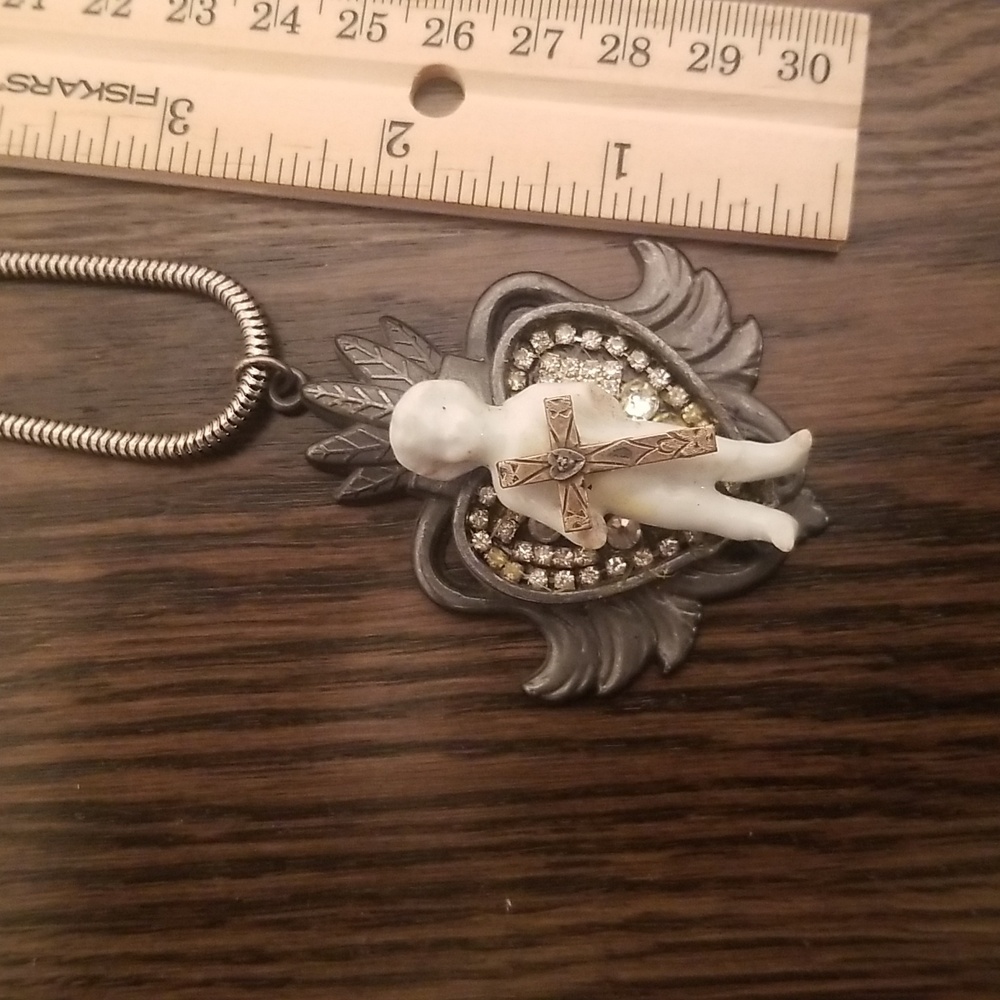 Frozen Charlotte necklace as found - Picture 2 of 3